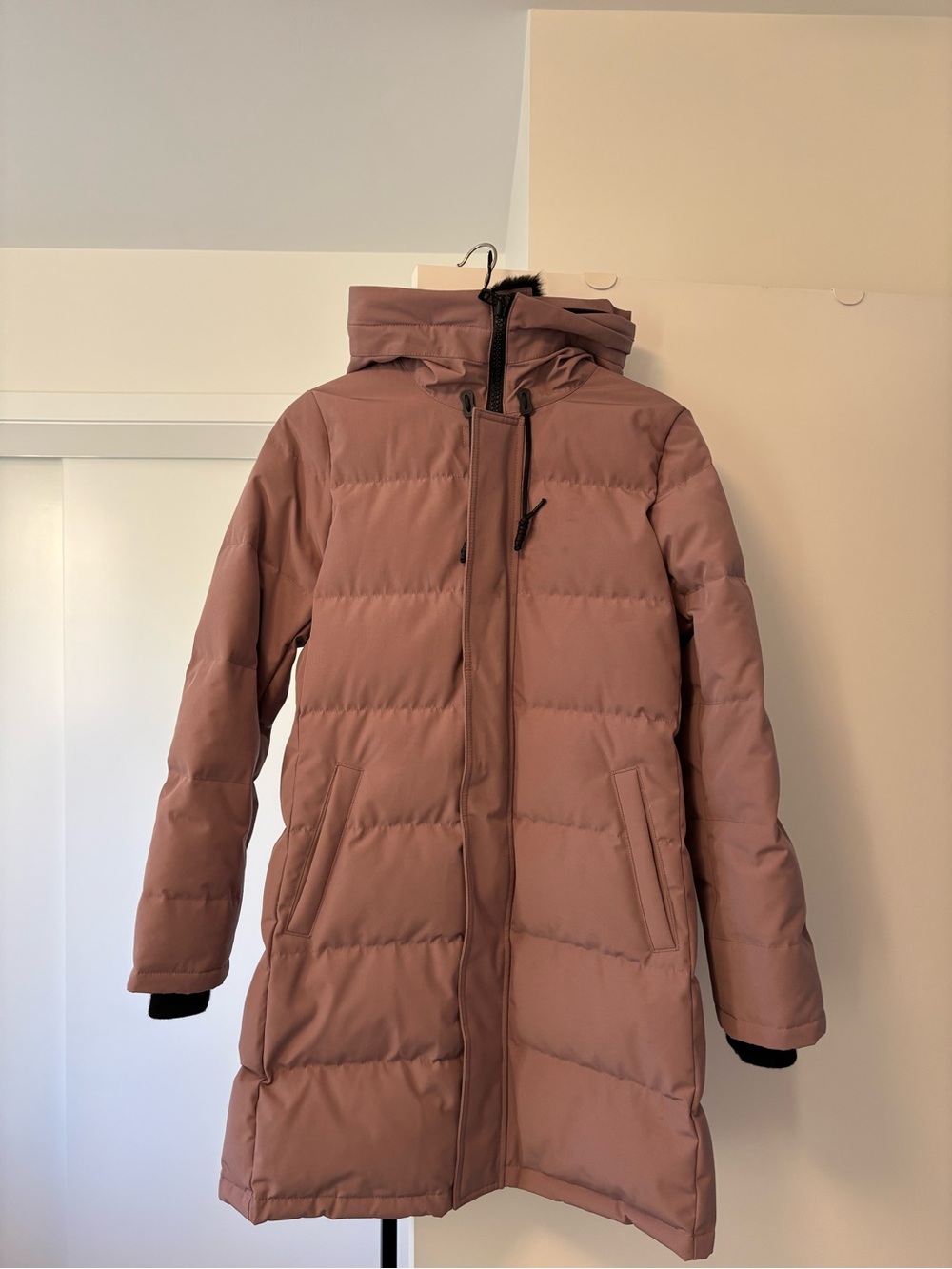 Aritzia h20 Super Puff Powder Puff Parka
